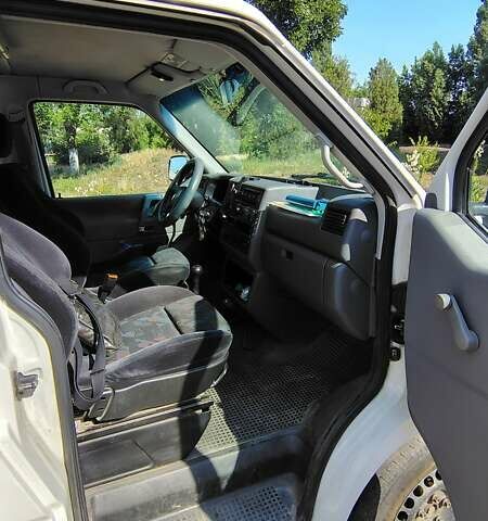 Фольксваген Transporter 2002 в Николаеве на Automoto.ua Белый Фольксваген Transporter, объемом двигателя 2.5 л и пробегом 437 тыс. км за 4100 $, фото 9 на Automoto.ua