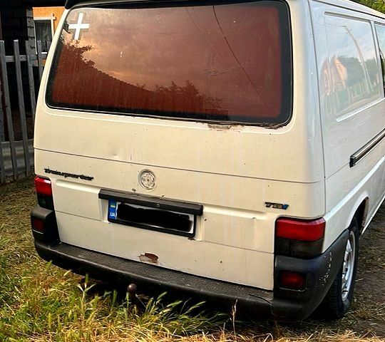 Белый Фольксваген Transporter, объемом двигателя 2.5 л и пробегом 400 тыс. км за 4200 $, фото 1 на Automoto.ua