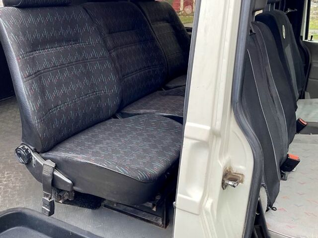 Білий Фольксваген Transporter, об'ємом двигуна 2.5 л та пробігом 280 тис. км за 6200 $, фото 3 на Automoto.ua
