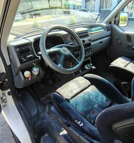 Фольксваген Transporter 2002 в Николаеве на Automoto.ua Белый Фольксваген Transporter, объемом двигателя 2.5 л и пробегом 437 тыс. км за 4100 $, фото 4 на Automoto.ua