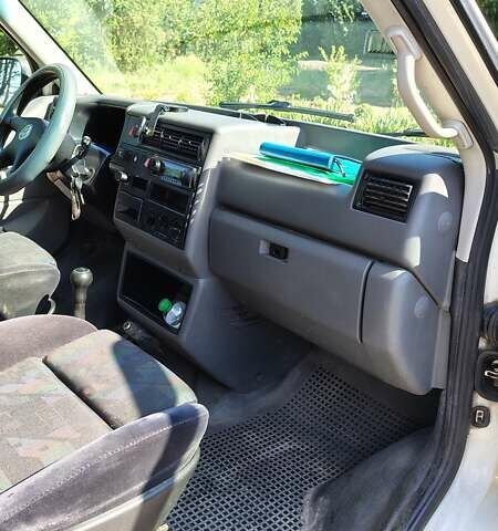 Фольксваген Transporter 2002 в Николаеве на Automoto.ua Белый Фольксваген Transporter, объемом двигателя 2.5 л и пробегом 437 тыс. км за 4100 $, фото 12 на Automoto.ua