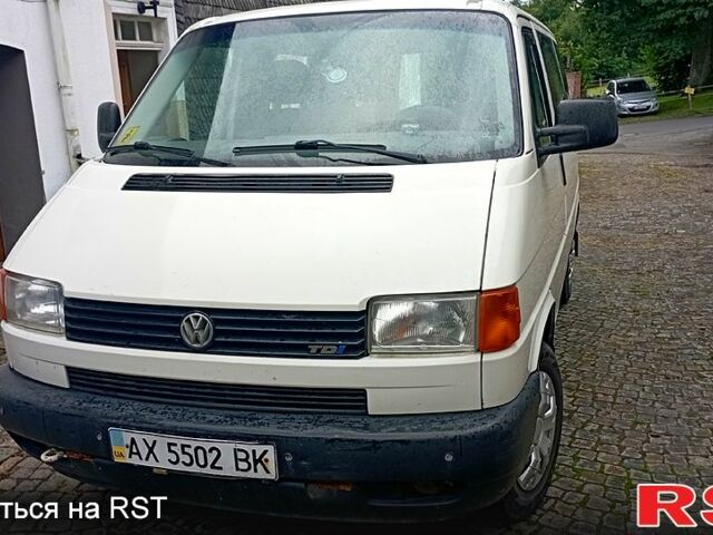 Белый Фольксваген Transporter, объемом двигателя 2.5 л и пробегом 385 тыс. км за 6100 $, фото 1 на Automoto.ua