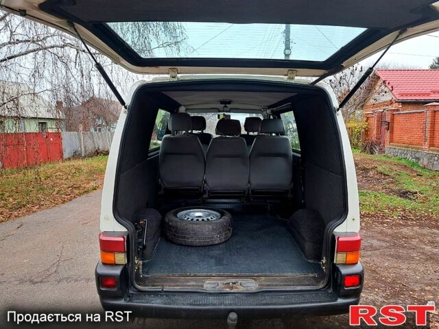 Белый Фольксваген Transporter, объемом двигателя 2.5 л и пробегом 358 тыс. км за 8900 $, фото 4 на Automoto.ua