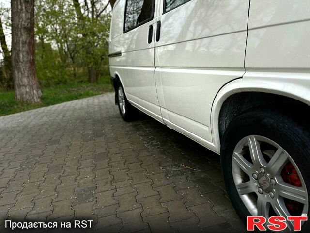 Белый Фольксваген Transporter, объемом двигателя 2.5 л и пробегом 420 тыс. км за 7200 $, фото 3 на Automoto.ua