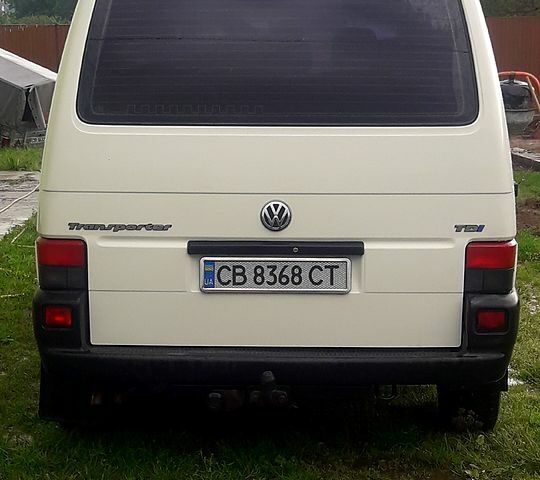 Білий Фольксваген Transporter, об'ємом двигуна 2.5 л та пробігом 280 тис. км за 9850 $, фото 3 на Automoto.ua