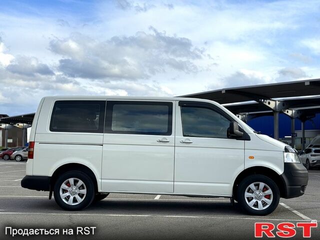 Белый Фольксваген Transporter, объемом двигателя 2.5 л и пробегом 280 тыс. км за 8800 $, фото 4 на Automoto.ua