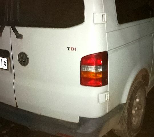 Белый Фольксваген Transporter, объемом двигателя 2.5 л и пробегом 400 тыс. км за 7500 $, фото 1 на Automoto.ua