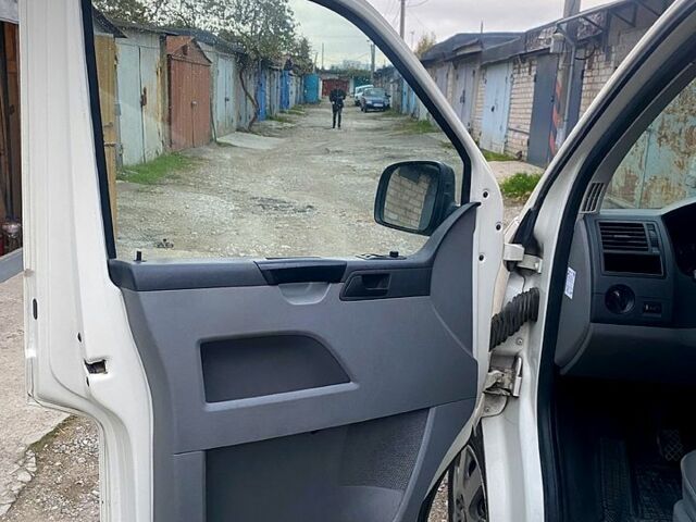 Белый Фольксваген Transporter, объемом двигателя 1.9 л и пробегом 208 тыс. км за 10200 $, фото 2 на Automoto.ua