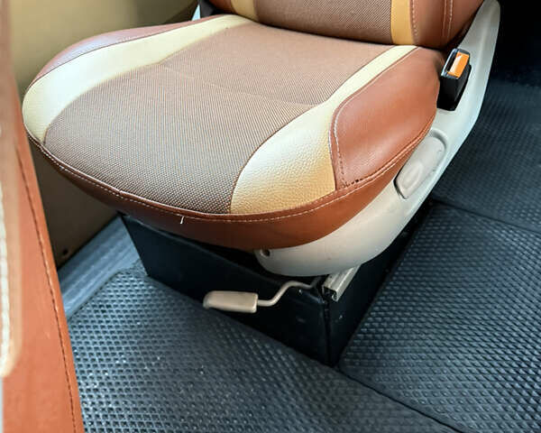 Білий Фольксваген Transporter, об'ємом двигуна 2.5 л та пробігом 279 тис. км за 11000 $, фото 17 на Automoto.ua