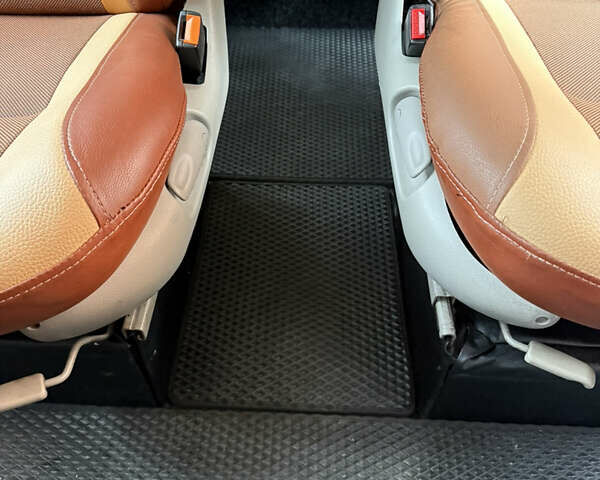 Білий Фольксваген Transporter, об'ємом двигуна 2.5 л та пробігом 279 тис. км за 11000 $, фото 16 на Automoto.ua