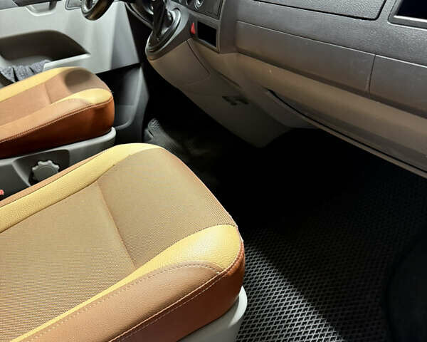 Білий Фольксваген Transporter, об'ємом двигуна 2.5 л та пробігом 279 тис. км за 11000 $, фото 12 на Automoto.ua