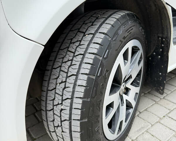 Білий Фольксваген Transporter, об'ємом двигуна 2.5 л та пробігом 279 тис. км за 11000 $, фото 5 на Automoto.ua