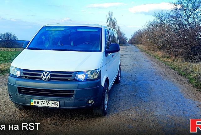 Білий Фольксваген Transporter, об'ємом двигуна 2 л та пробігом 280 тис. км за 12000 $, фото 2 на Automoto.ua