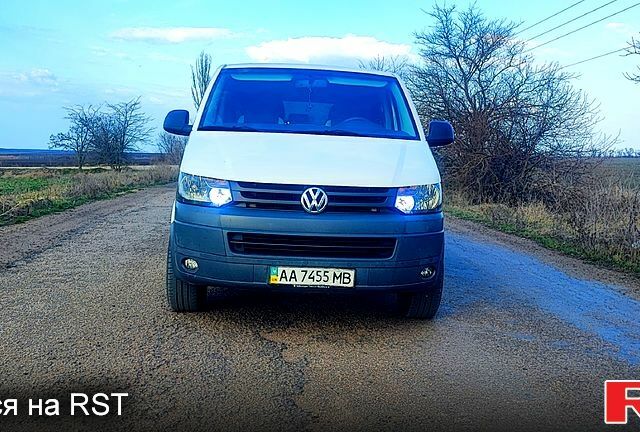 Білий Фольксваген Transporter, об'ємом двигуна 2 л та пробігом 280 тис. км за 12000 $, фото 3 на Automoto.ua