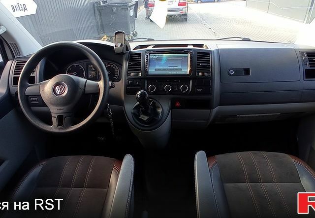 Білий Фольксваген Transporter, об'ємом двигуна 2 л та пробігом 235 тис. км за 14500 $, фото 6 на Automoto.ua