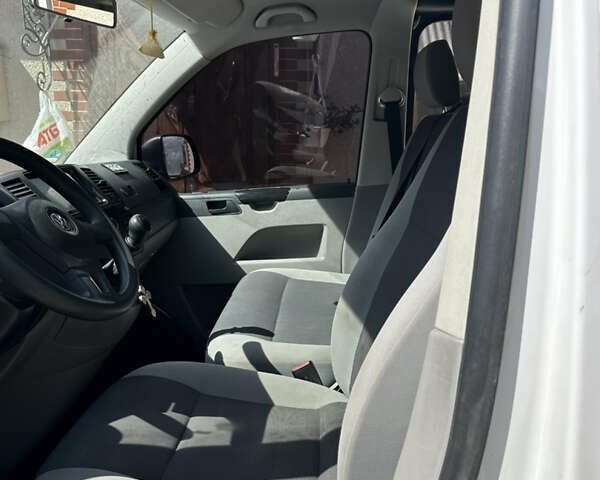 Білий Фольксваген Transporter, об'ємом двигуна 1.97 л та пробігом 280 тис. км за 16000 $, фото 5 на Automoto.ua