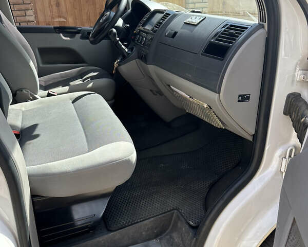 Білий Фольксваген Transporter, об'ємом двигуна 1.97 л та пробігом 280 тис. км за 16000 $, фото 8 на Automoto.ua