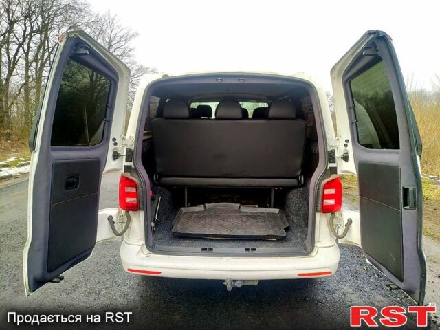 Белый Фольксваген Transporter, объемом двигателя 2 л и пробегом 300 тыс. км за 15000 $, фото 2 на Automoto.ua