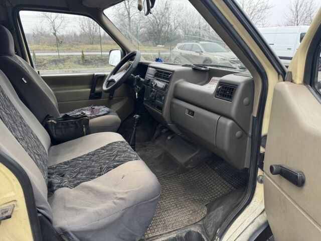 Бежевый Фольксваген Transporter, объемом двигателя 2.4 л и пробегом 350 тыс. км за 2450 $, фото 7 на Automoto.ua