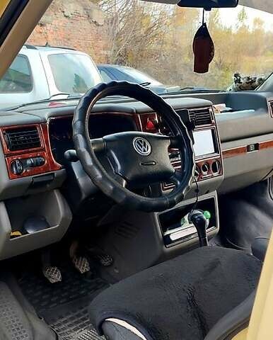 Бежевый Фольксваген Transporter, объемом двигателя 2.4 л и пробегом 500 тыс. км за 5500 $, фото 1 на Automoto.ua