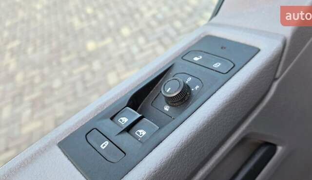 Черный Фольксваген Transporter, объемом двигателя 2 л и пробегом 215 тыс. км за 23900 $, фото 13 на Automoto.ua