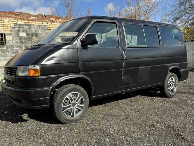 Черный Фольксваген Transporter, объемом двигателя 2.4 л и пробегом 300 тыс. км за 2200 $, фото 1 на Automoto.ua