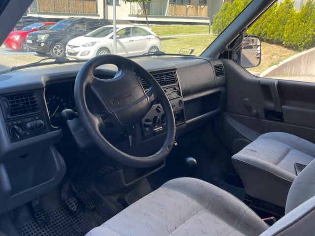 Чорний Фольксваген Transporter, об'ємом двигуна 2.5 л та пробігом 350 тис. км за 2200 $, фото 1 на Automoto.ua