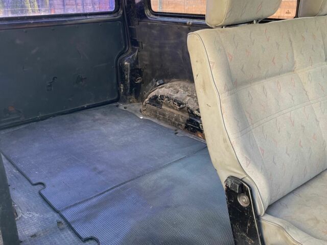 Чорний Фольксваген Transporter, об'ємом двигуна 2.5 л та пробігом 350 тис. км за 2200 $, фото 6 на Automoto.ua