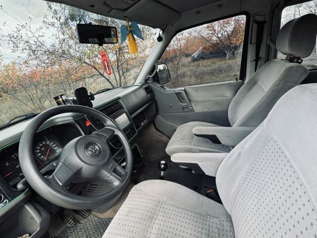 Черный Фольксваген Transporter, объемом двигателя 2.5 л и пробегом 462 тыс. км за 4000 $, фото 5 на Automoto.ua