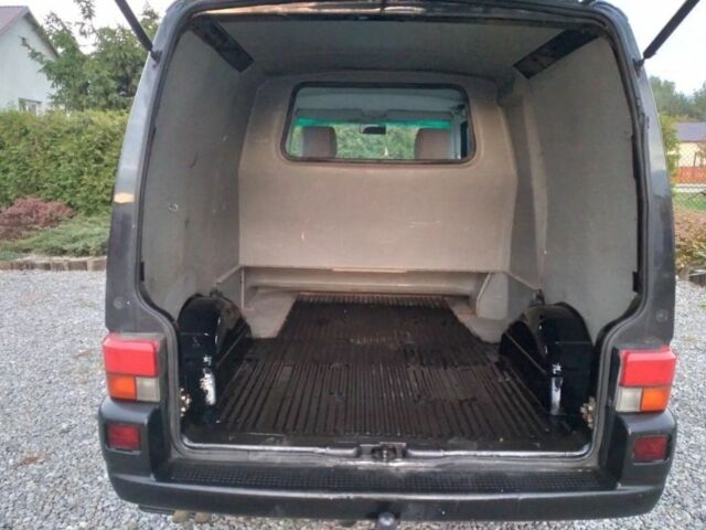 Черный Фольксваген Transporter, объемом двигателя 2.5 л и пробегом 284 тыс. км за 2150 $, фото 5 на Automoto.ua