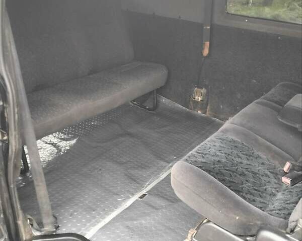 Черный Фольксваген Transporter, объемом двигателя 2.5 л и пробегом 300 тыс. км за 3700 $, фото 7 на Automoto.ua