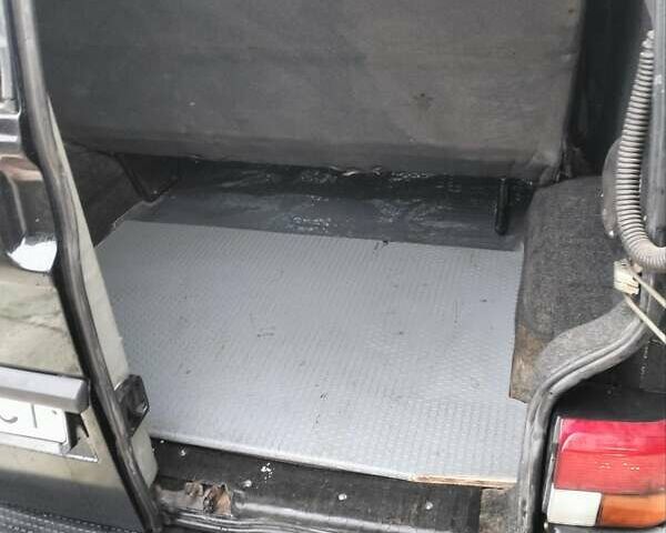 Черный Фольксваген Transporter, объемом двигателя 2.5 л и пробегом 300 тыс. км за 3700 $, фото 5 на Automoto.ua