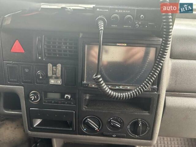 Черный Фольксваген Transporter, объемом двигателя 2.5 л и пробегом 400 тыс. км за 5400 $, фото 4 на Automoto.ua