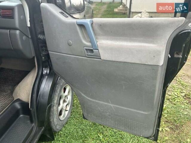 Черный Фольксваген Transporter, объемом двигателя 2.5 л и пробегом 400 тыс. км за 5400 $, фото 7 на Automoto.ua