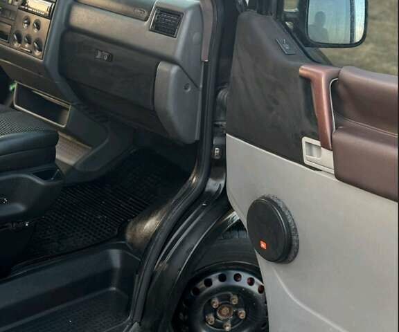 Чорний Фольксваген Transporter, об'ємом двигуна 2.5 л та пробігом 450 тис. км за 5900 $, фото 5 на Automoto.ua