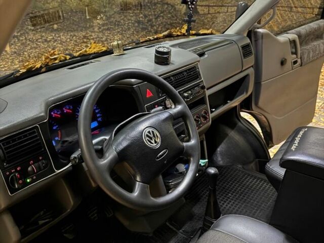 Черный Фольксваген Transporter, объемом двигателя 2.5 л и пробегом 740 тыс. км за 9200 $, фото 1 на Automoto.ua