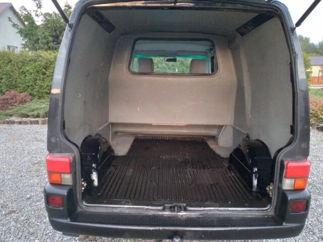 Черный Фольксваген Transporter, объемом двигателя 2.5 л и пробегом 298 тыс. км за 2300 $, фото 5 на Automoto.ua