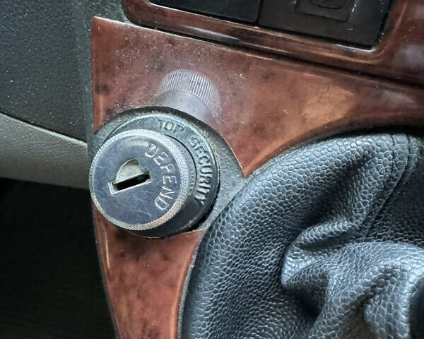 Черный Фольксваген Transporter, объемом двигателя 2.46 л и пробегом 318 тыс. км за 10500 $, фото 90 на Automoto.ua