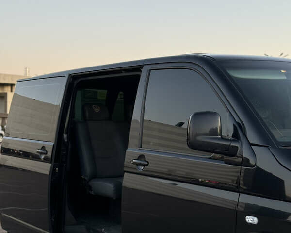 Черный Фольксваген Transporter, объемом двигателя 2.5 л и пробегом 300 тыс. км за 9500 $, фото 6 на Automoto.ua