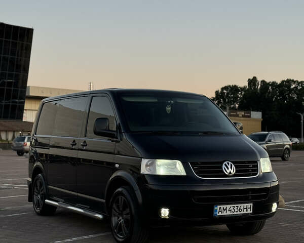 Черный Фольксваген Transporter, объемом двигателя 2.5 л и пробегом 300 тыс. км за 9500 $, фото 1 на Automoto.ua