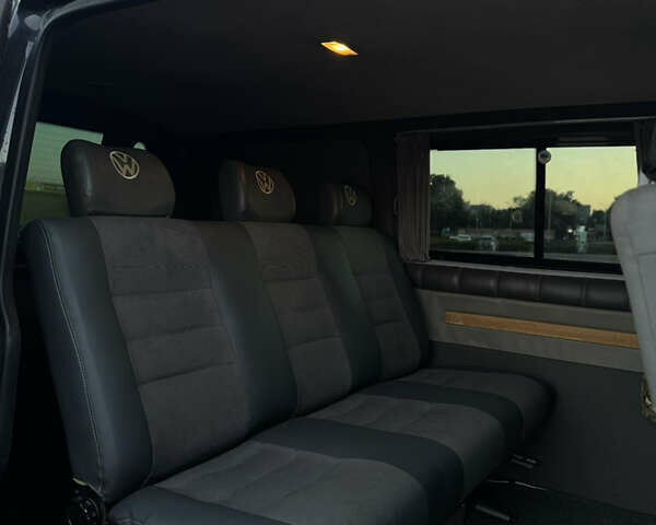 Черный Фольксваген Transporter, объемом двигателя 2.5 л и пробегом 300 тыс. км за 9500 $, фото 9 на Automoto.ua