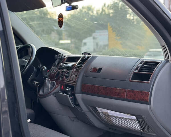 Черный Фольксваген Transporter, объемом двигателя 2.5 л и пробегом 300 тыс. км за 9500 $, фото 8 на Automoto.ua