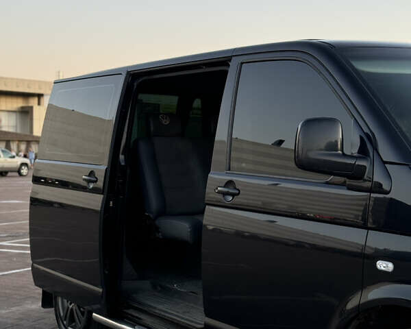 Черный Фольксваген Transporter, объемом двигателя 2.5 л и пробегом 300 тыс. км за 9500 $, фото 7 на Automoto.ua