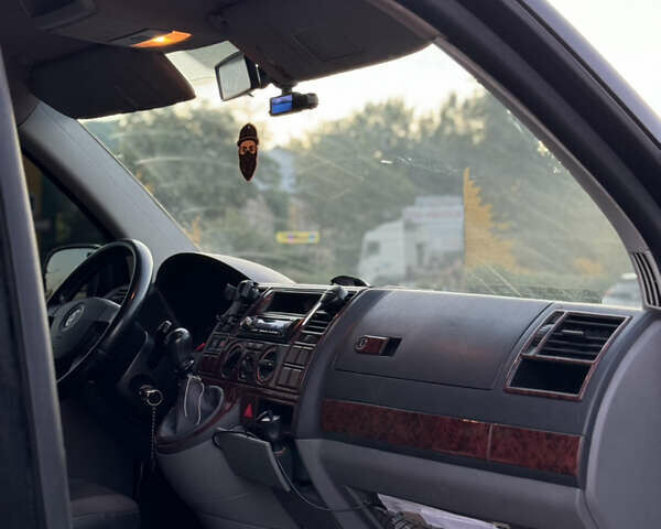 Черный Фольксваген Transporter, объемом двигателя 2.5 л и пробегом 300 тыс. км за 9500 $, фото 12 на Automoto.ua