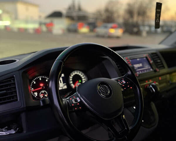 Черный Фольксваген Transporter, объемом двигателя 1.97 л и пробегом 290 тыс. км за 22900 $, фото 4 на Automoto.ua