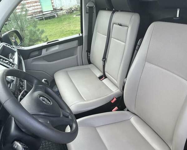 Черный Фольксваген Transporter, объемом двигателя 1.97 л и пробегом 250 тыс. км за 21999 $, фото 5 на Automoto.ua