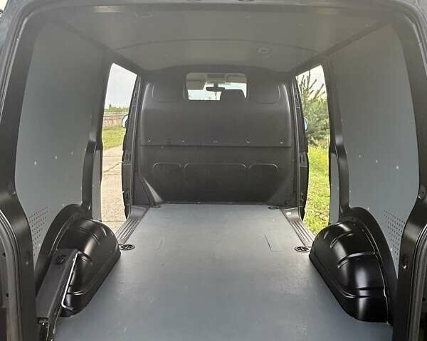 Черный Фольксваген Transporter, объемом двигателя 1.97 л и пробегом 250 тыс. км за 21999 $, фото 6 на Automoto.ua