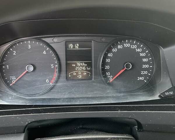 Черный Фольксваген Transporter, объемом двигателя 1.97 л и пробегом 250 тыс. км за 21999 $, фото 4 на Automoto.ua