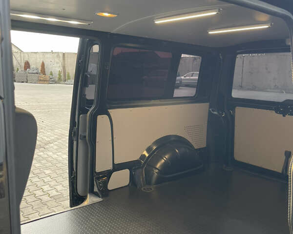 Черный Фольксваген Transporter, объемом двигателя 2 л и пробегом 282 тыс. км за 23900 $, фото 27 на Automoto.ua