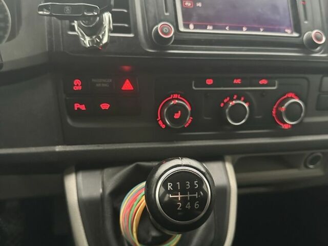 Черный Фольксваген Transporter, объемом двигателя 2 л и пробегом 321 тыс. км за 26499 $, фото 8 на Automoto.ua